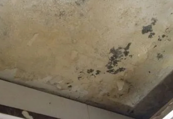 郑州高新区阳台漏水维修公司分享下郑州高新区卫生间渗水维修需要注意哪些问题。