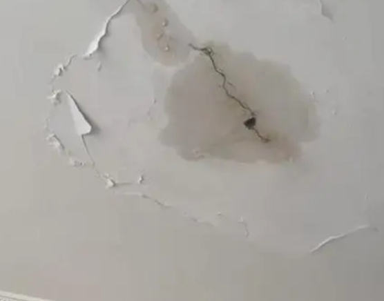 郑州高新区阳台漏水维修公司分享下屋面防水工程质量问题原因分析